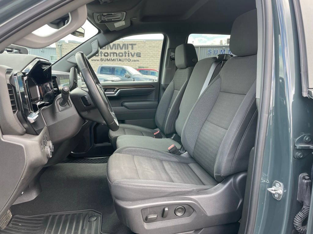 Used 2025 Chevrolet Silverado 1500 LT AWD/4WD image 8