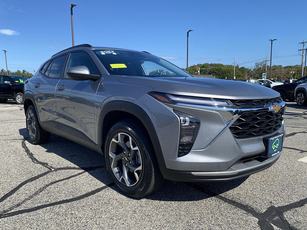 Certified 2024 Chevrolet Trax LT w/ Sunroof Package FWD image 14
