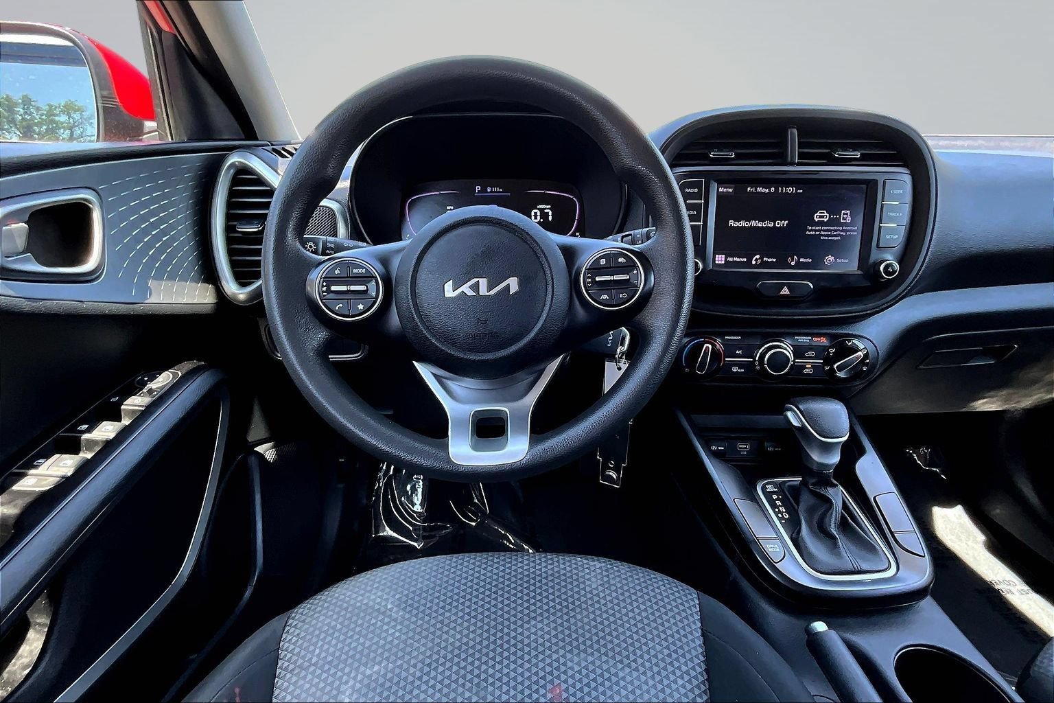 Used 2023 Kia Soul LX w/ LX Technology Package FWD image 9