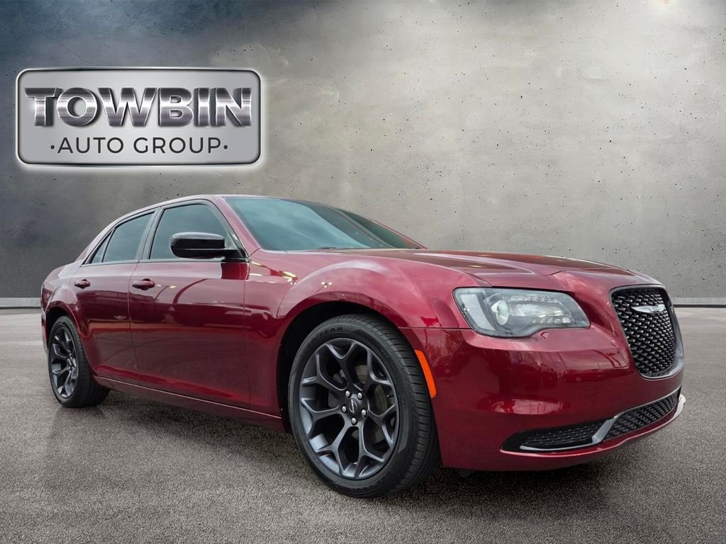 Used 2019 Chrysler 300 Touring w/ Sport Appearance Package RWD image 2