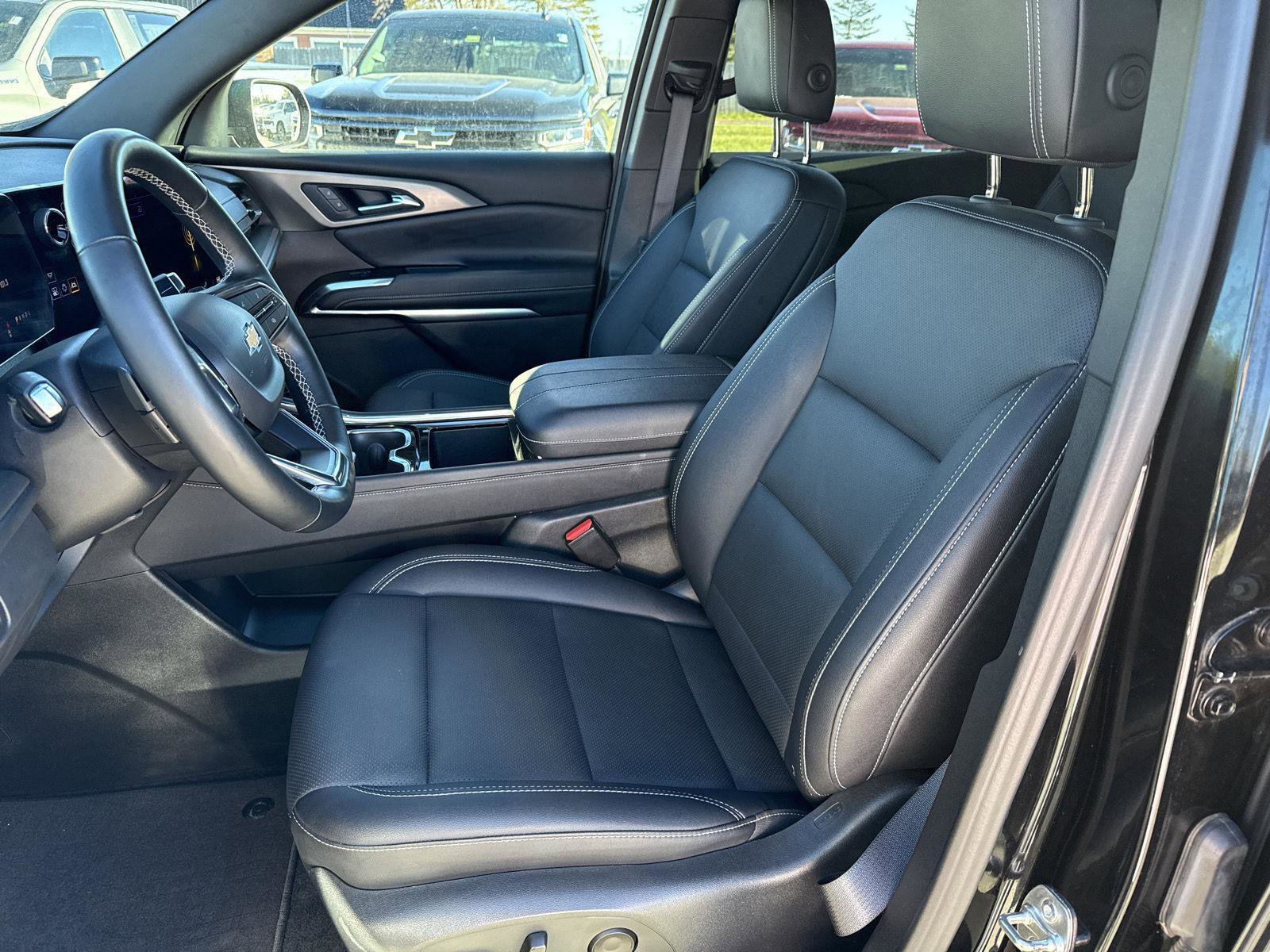 Used 2025 Chevrolet Traverse LT image 15