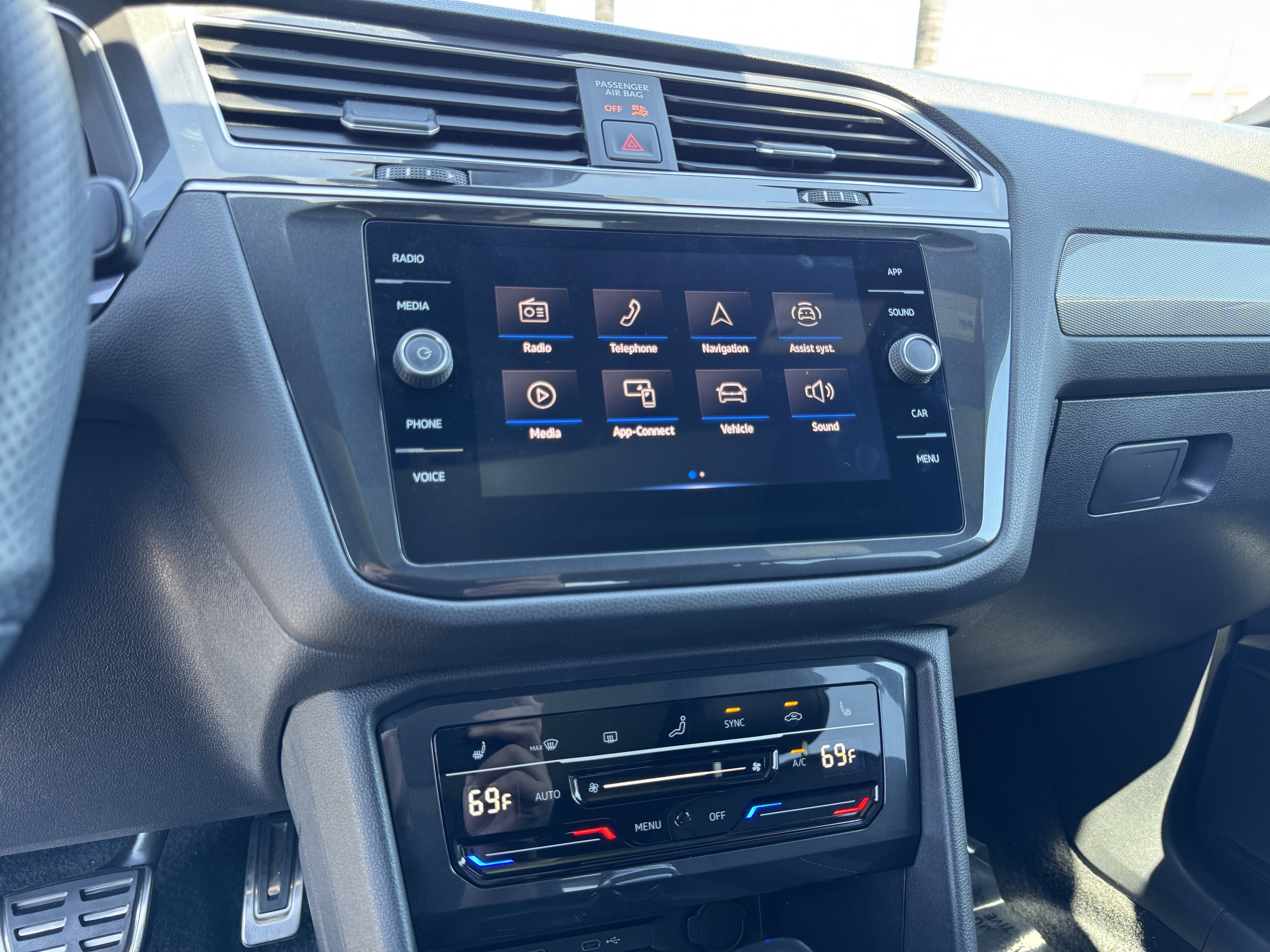 Used 2024 Volkswagen Tiguan SE R-Line FWD image 24