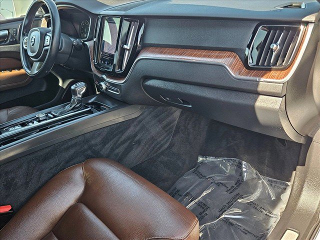 Used 2021 Volvo XC60 T5 Momentum FWD image 21