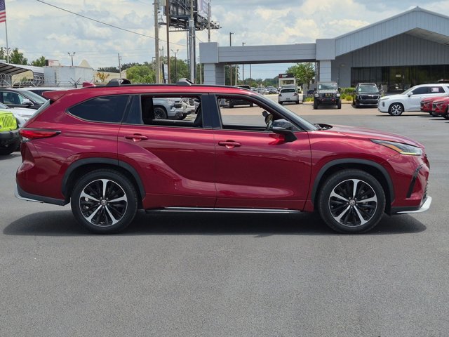 Used 2022 Toyota Highlander XSE FWD image 4