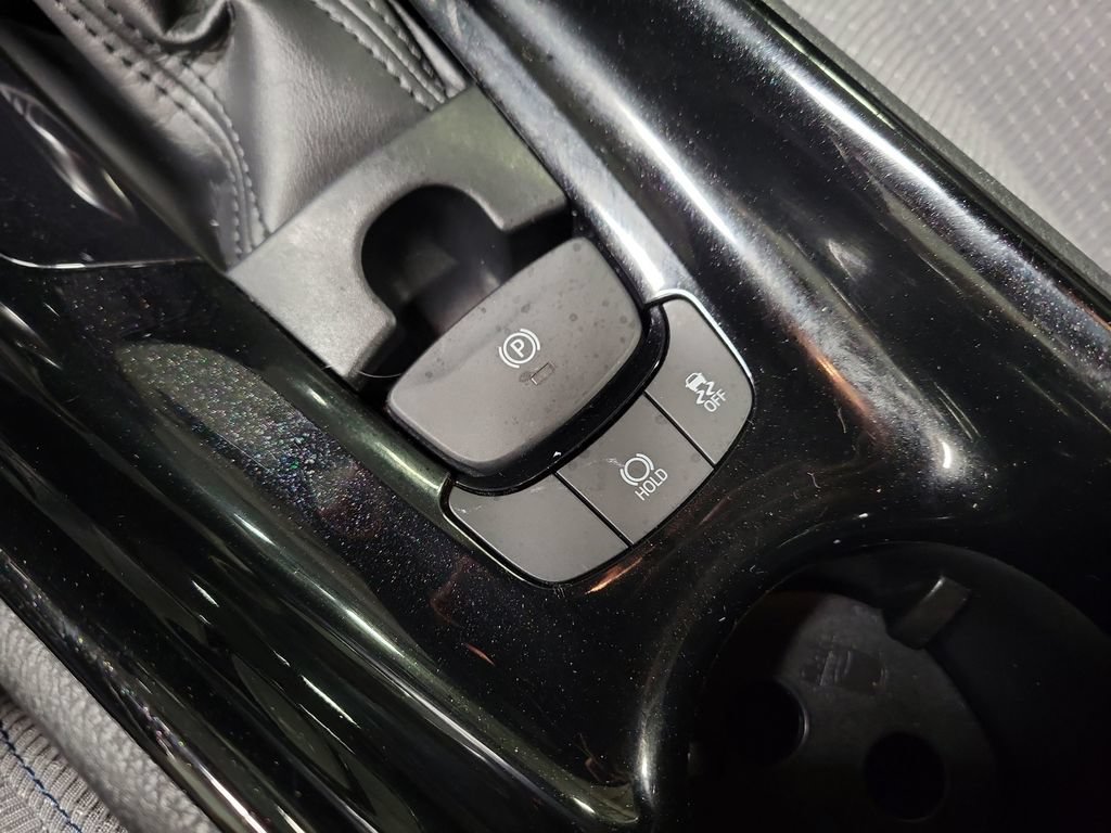 Used 2019 Toyota C-HR XLE FWD image 19