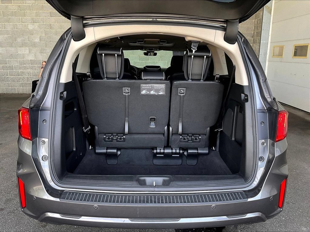 Used 2025 Honda Odyssey Elite image 7