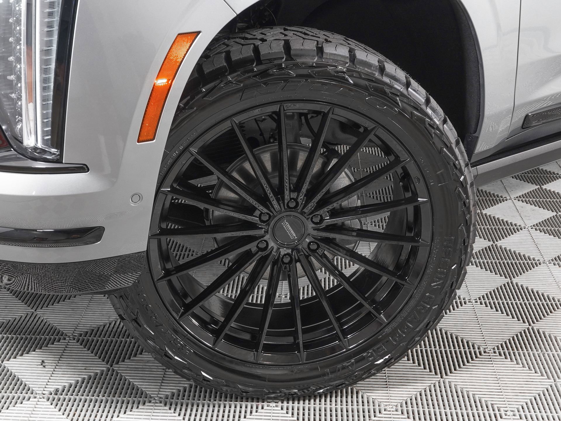 Used 2026 Cadillac Escalade Platinum Sport w/ LPO, Floor Liner Package AWD/4WD image 34