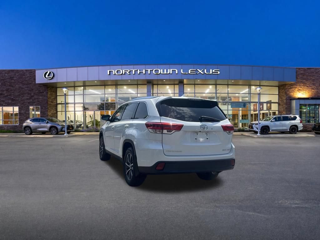 Used 2019 Toyota Highlander XLE AWD/4WD image 22