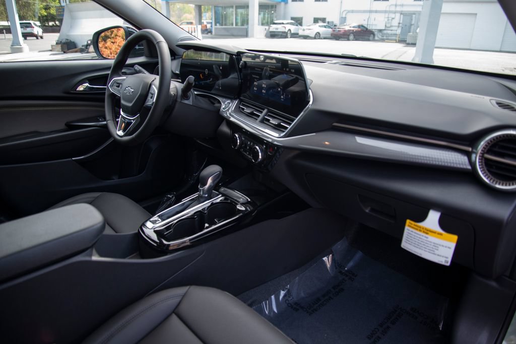 New 2026 Chevrolet Trax ACTIV w/ Sunroof Package FWD image 15
