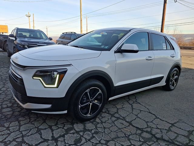 Certified 2025 Kia Niro LX image 3