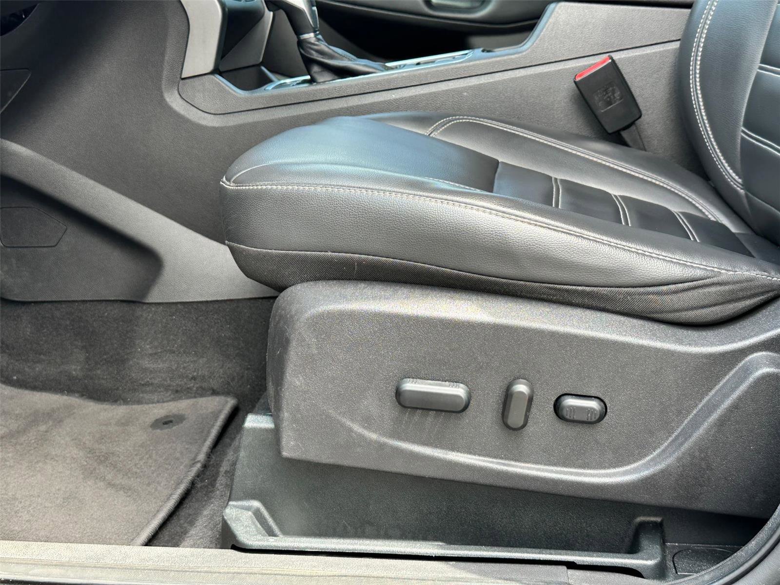 Used 2019 Ford Escape SEL image 17