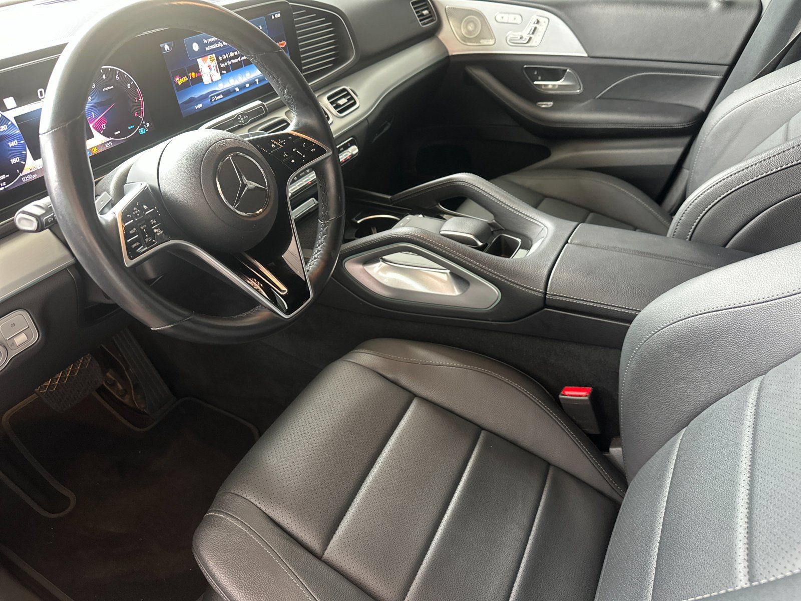 Used 2025 Mercedes-Benz GLE 350 4MATIC w/ Driver Assistance Package image 9