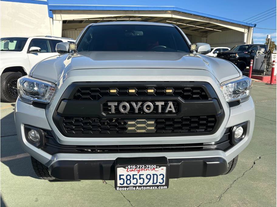 Used 2021 Toyota Tacoma TRD Off-Road w/ Technology Package AWD/4WD image 4
