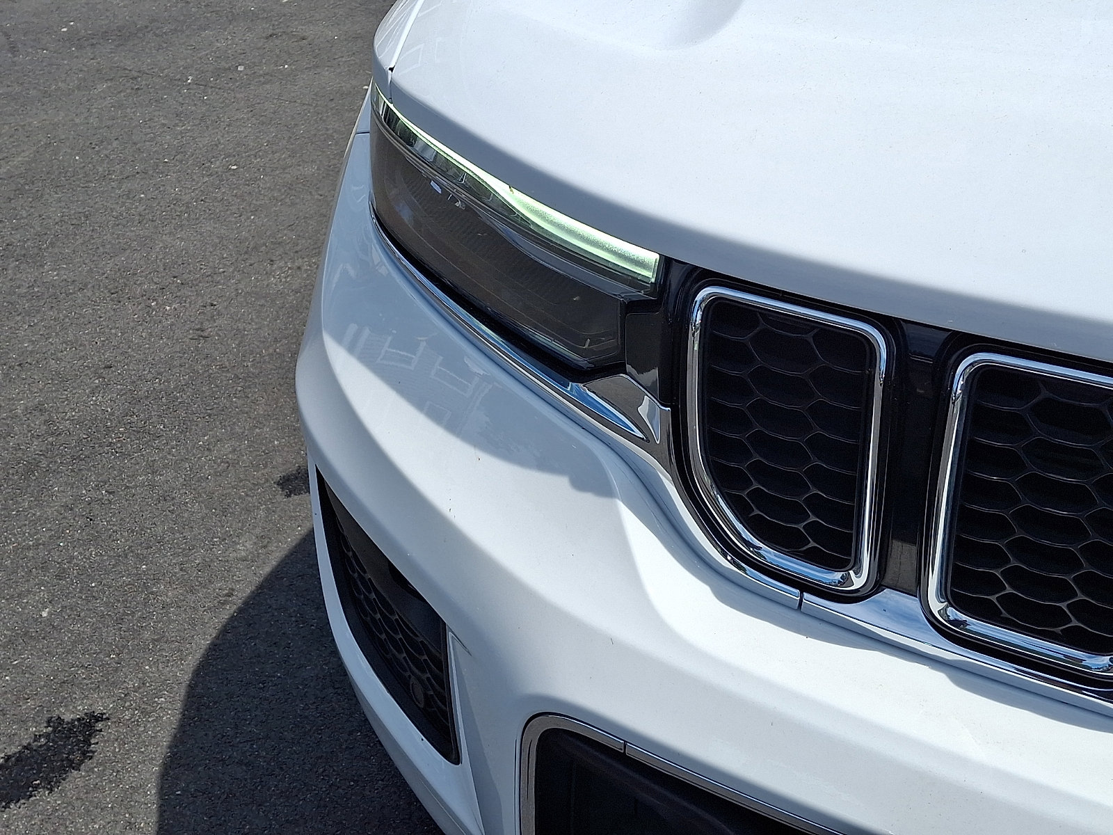 Used 2022 Jeep Grand Cherokee Overland w/ Luxury Tech Group IV AWD/4WD image 10