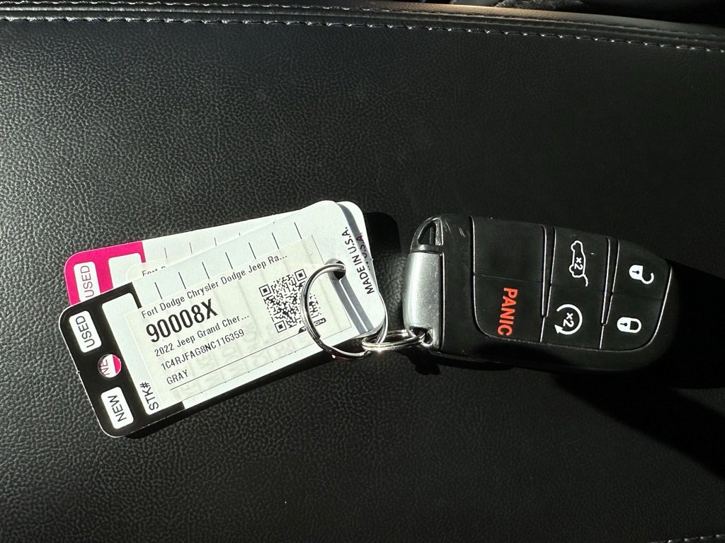 Used 2022 Jeep Grand Cherokee Laredo X image 36