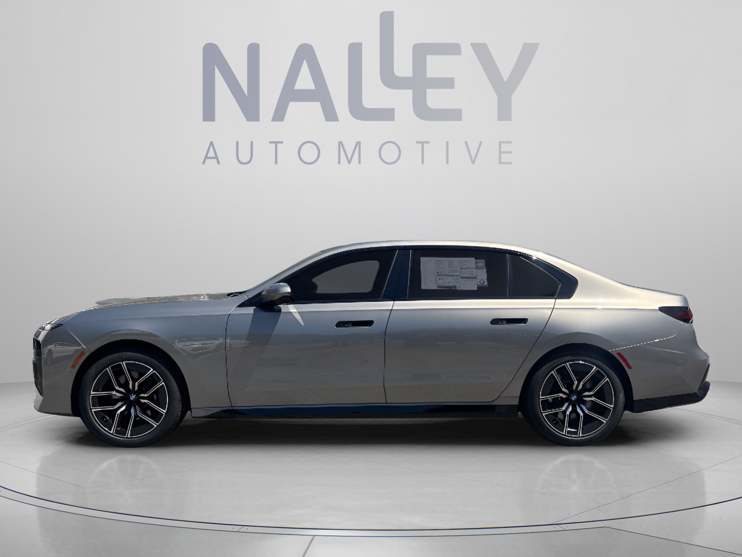 Used 2026 BMW 760i xDrive w/ Executive Package AWD/4WD image 2