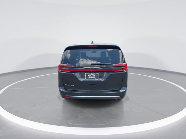 Used 2023 Chrysler Pacifica Touring-L FWD image 7