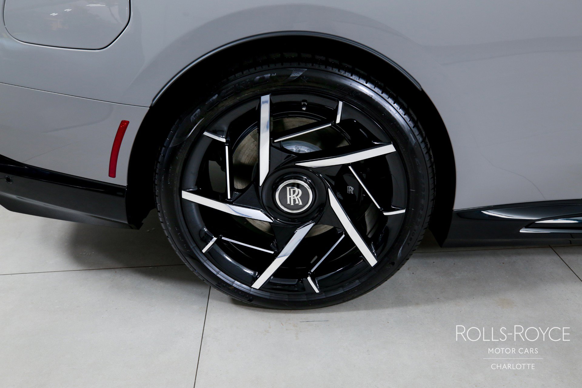 New 2025 Rolls-Royce Spectre Black Badge w/ Spectre Enhancement Package image 33