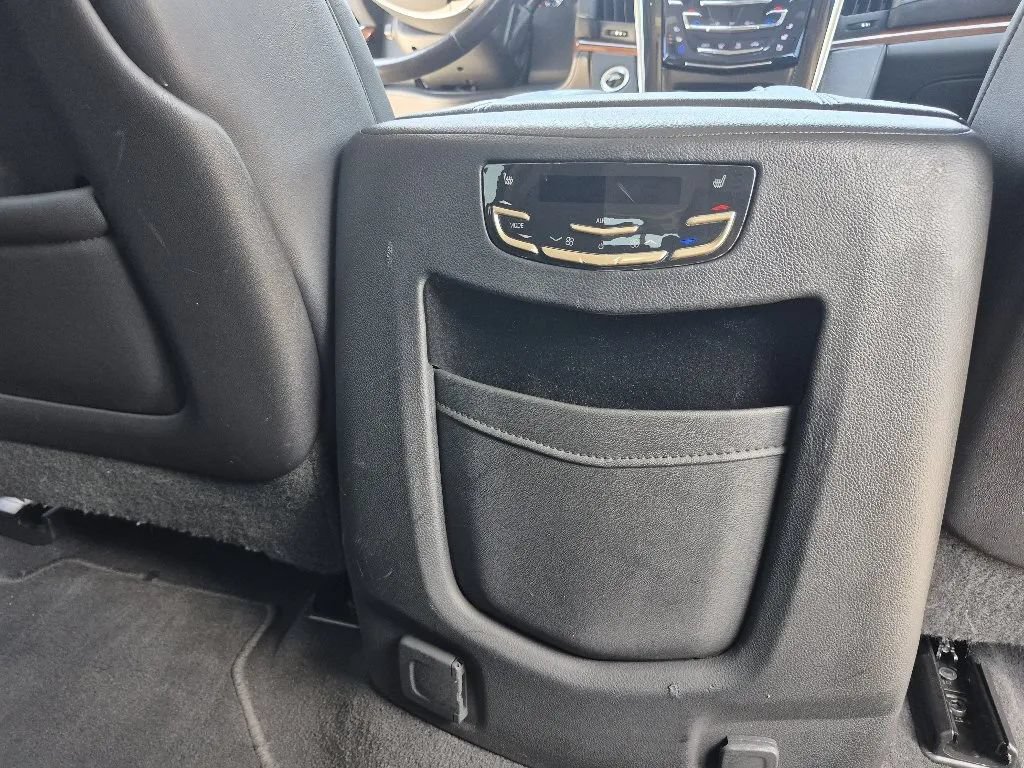 Used 2018 Cadillac Escalade Luxury RWD image 22