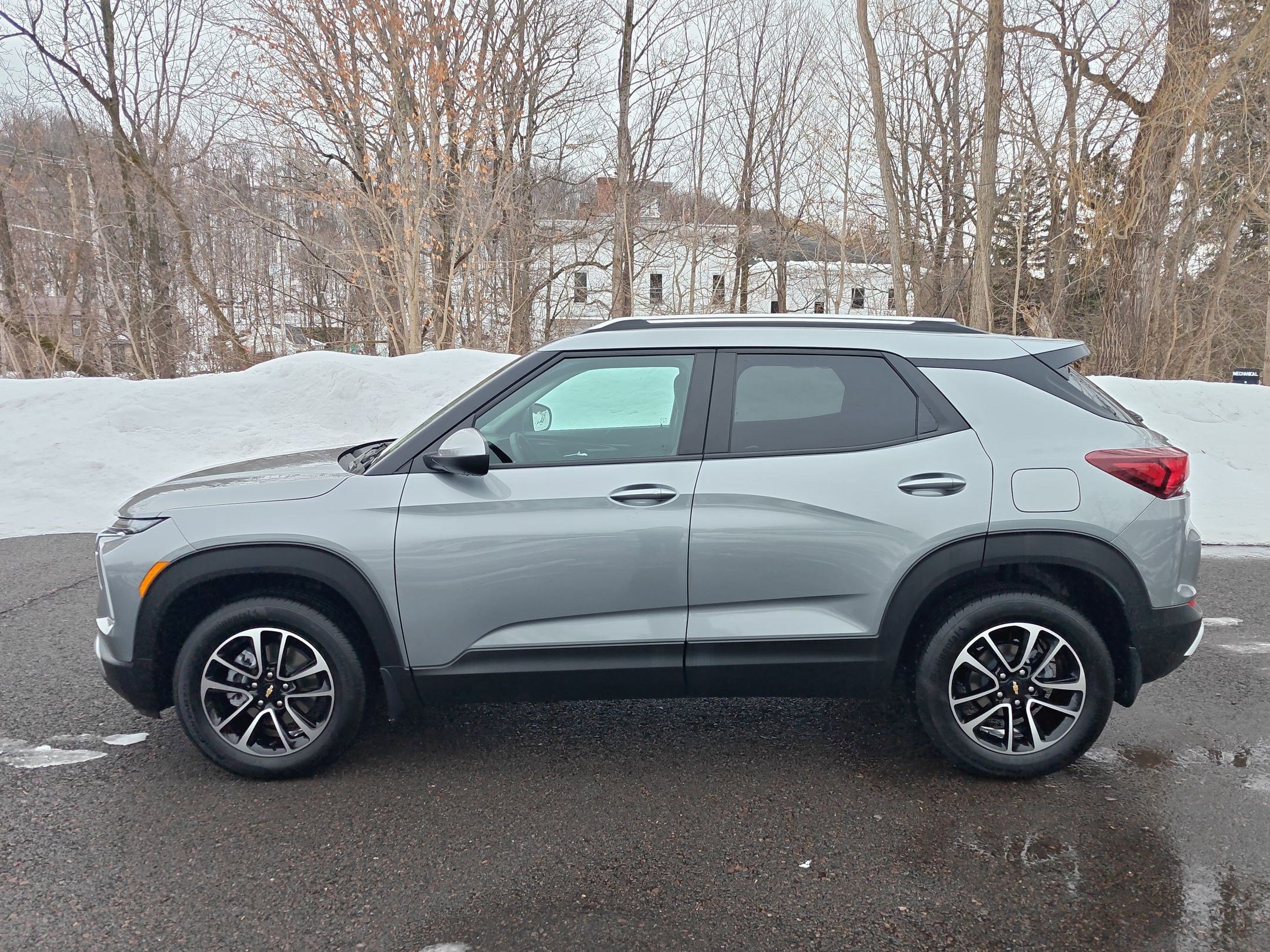 Used 2026 Chevrolet TrailBlazer LT w/ Convenience Package image 2