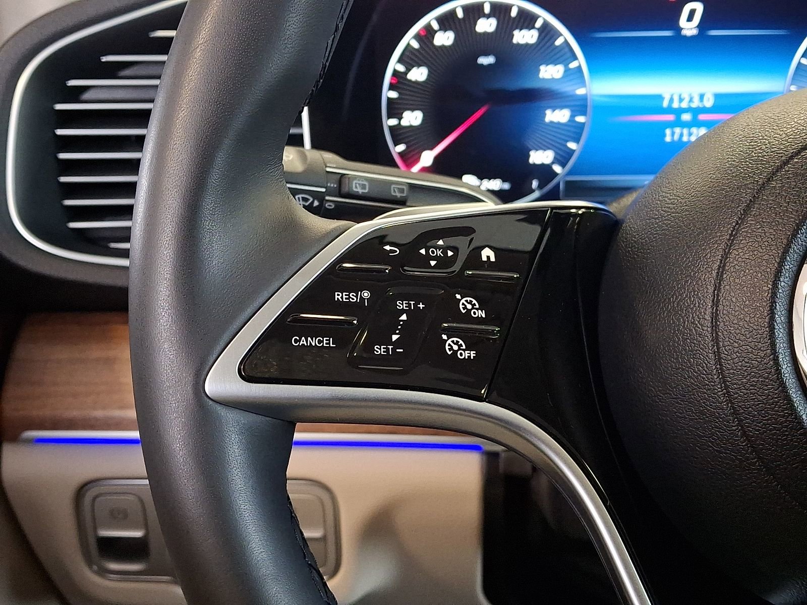 Used 2024 Mercedes-Benz GLE 350 4MATIC image 22