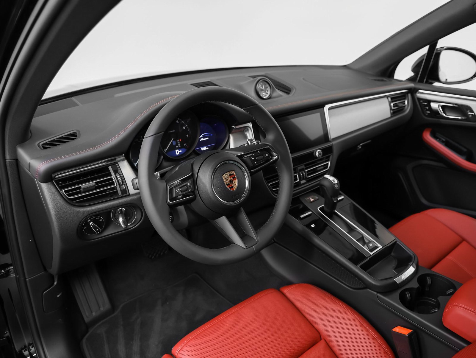 Used 2025 Porsche Macan image 44