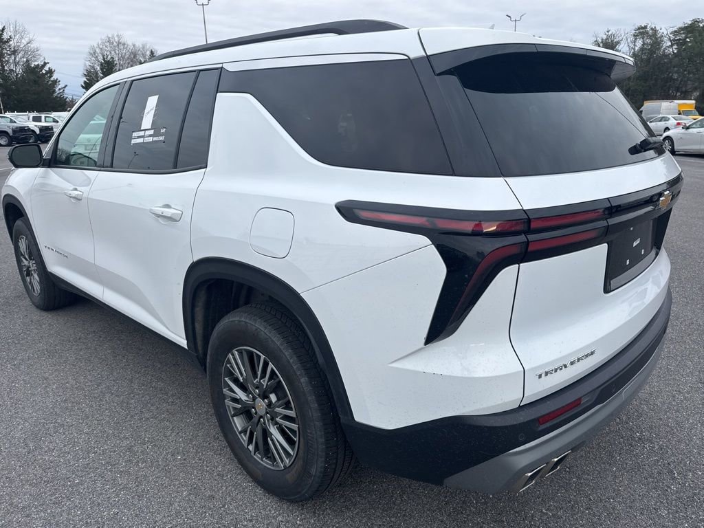 Used 2024 Chevrolet Traverse LT image 5