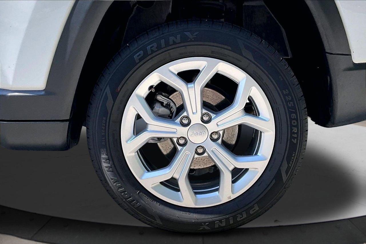 Used 2024 Jeep Compass Latitude AWD/4WD image 33