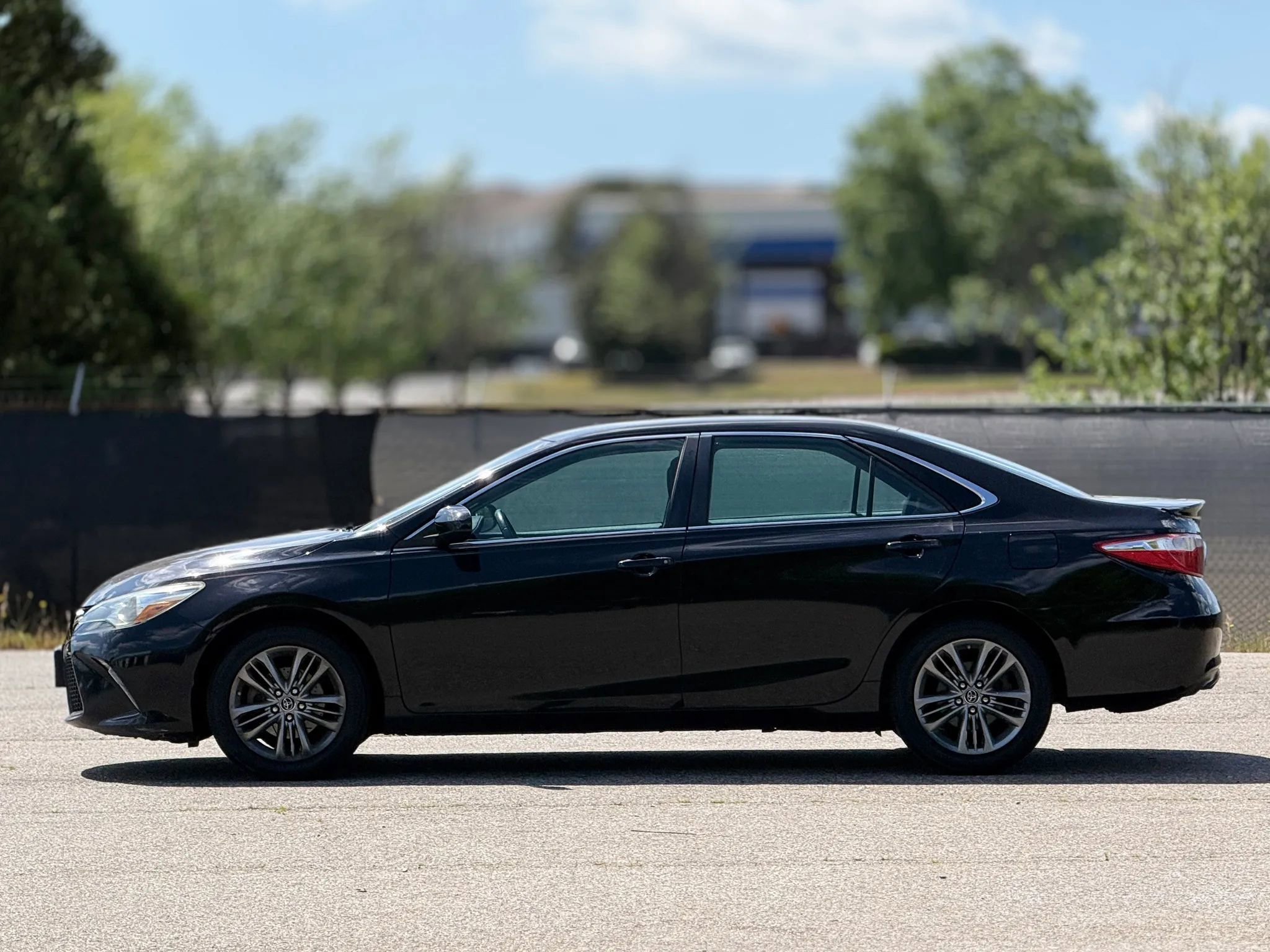 Used 2016 Toyota Camry SE image 8