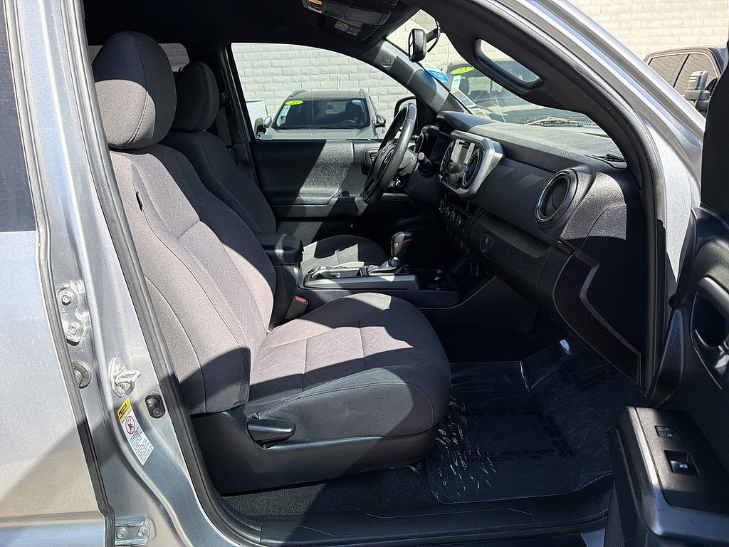 Used 2017 Toyota Tacoma TRD Sport AWD/4WD image 25