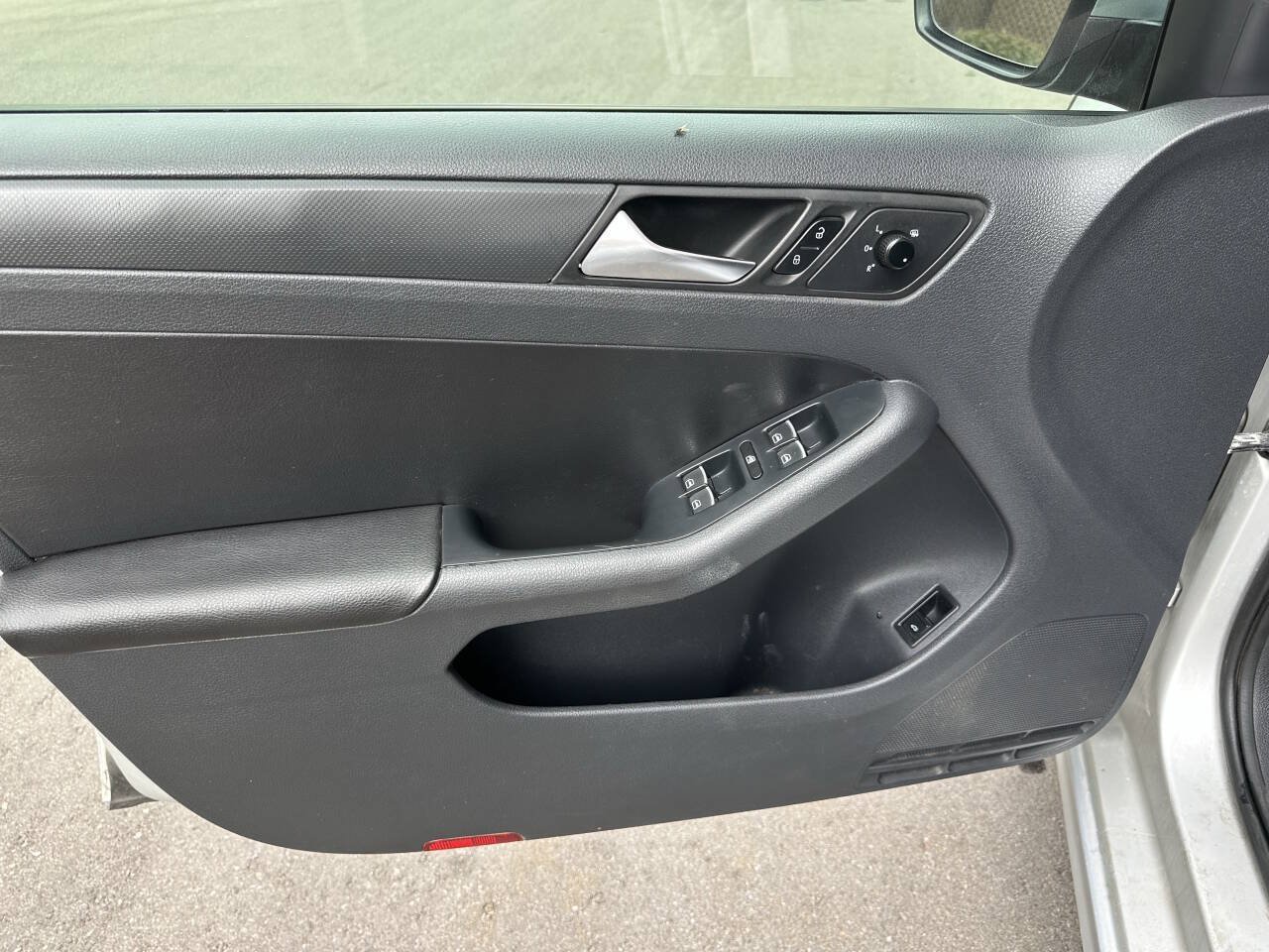 Used 2011 Volkswagen Jetta SE FWD image 11