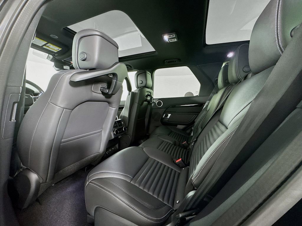 New 2025 Land Rover Discovery S image 24