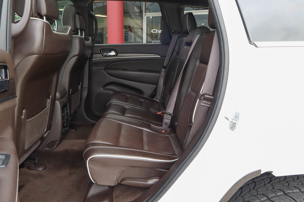 Used 2019 Jeep Grand Cherokee Overland AWD/4WD image 8