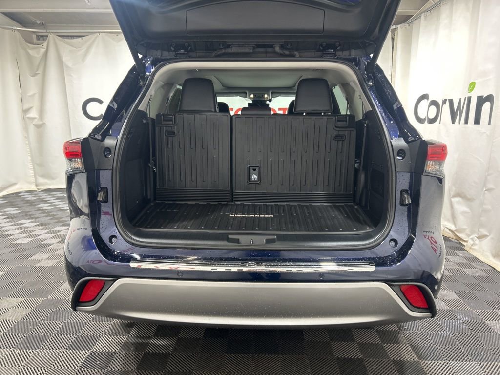 Used 2025 Toyota Highlander Platinum AWD/4WD image 17