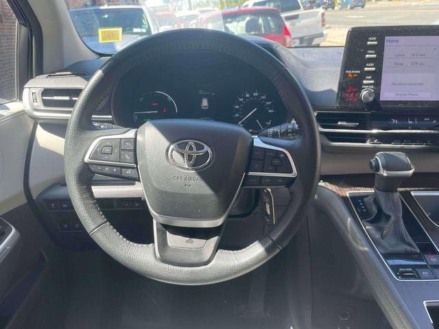 Used 2023 Toyota Sienna XLE FWD image 14