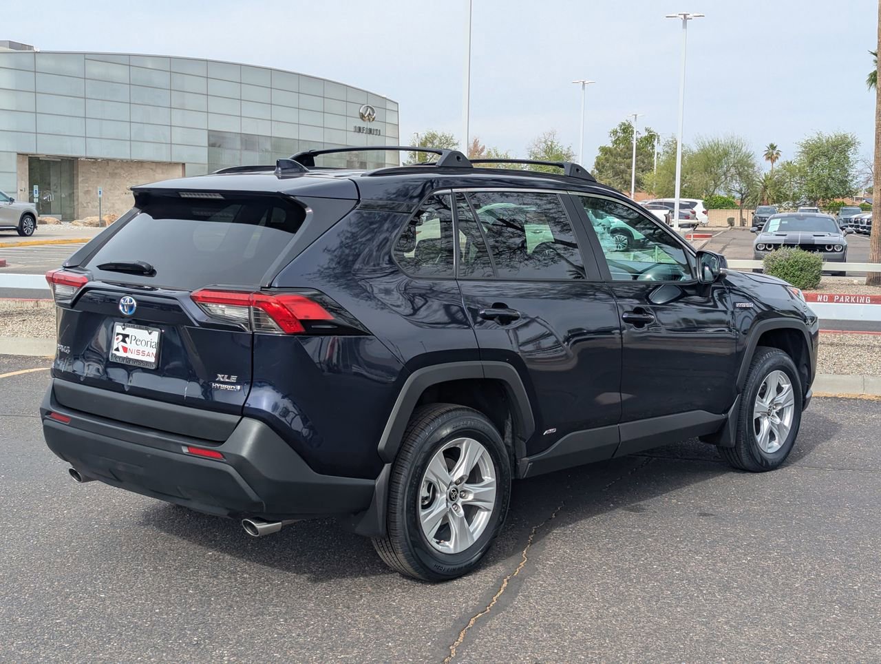 Used 2021 Toyota RAV4 XLE w/ XLE Grade Weather Package image 8