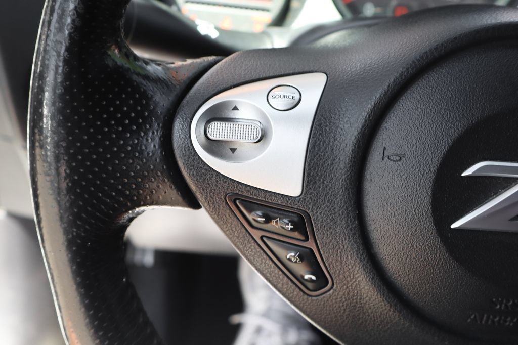 Used 2017 Nissan 370Z Coupe RWD image 23
