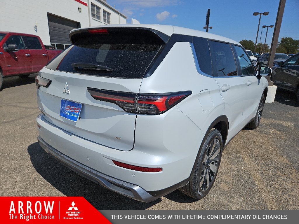 New 2026 Mitsubishi Outlander SE FWD image 12