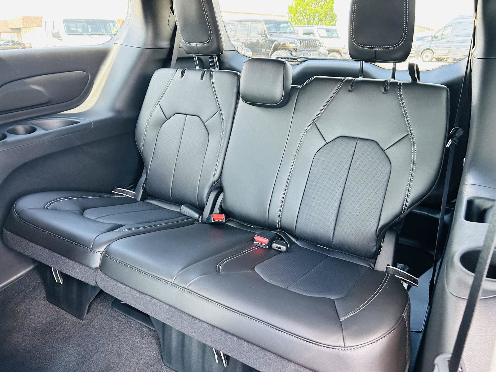 New 2027 Chrysler Pacifica LX FWD image 27