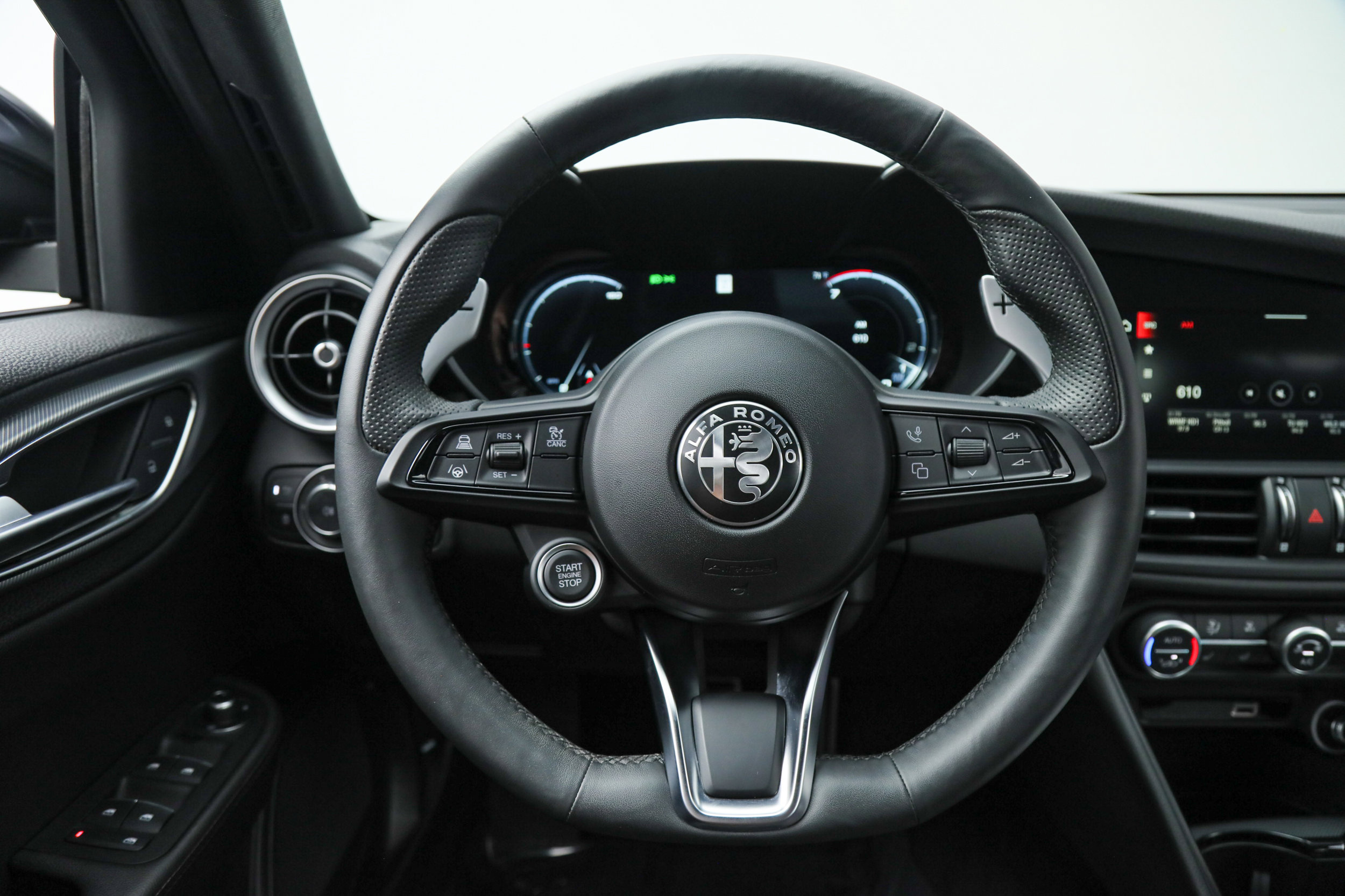 Used 2025 Alfa Romeo Giulia w/ Driving Assist Package image 20