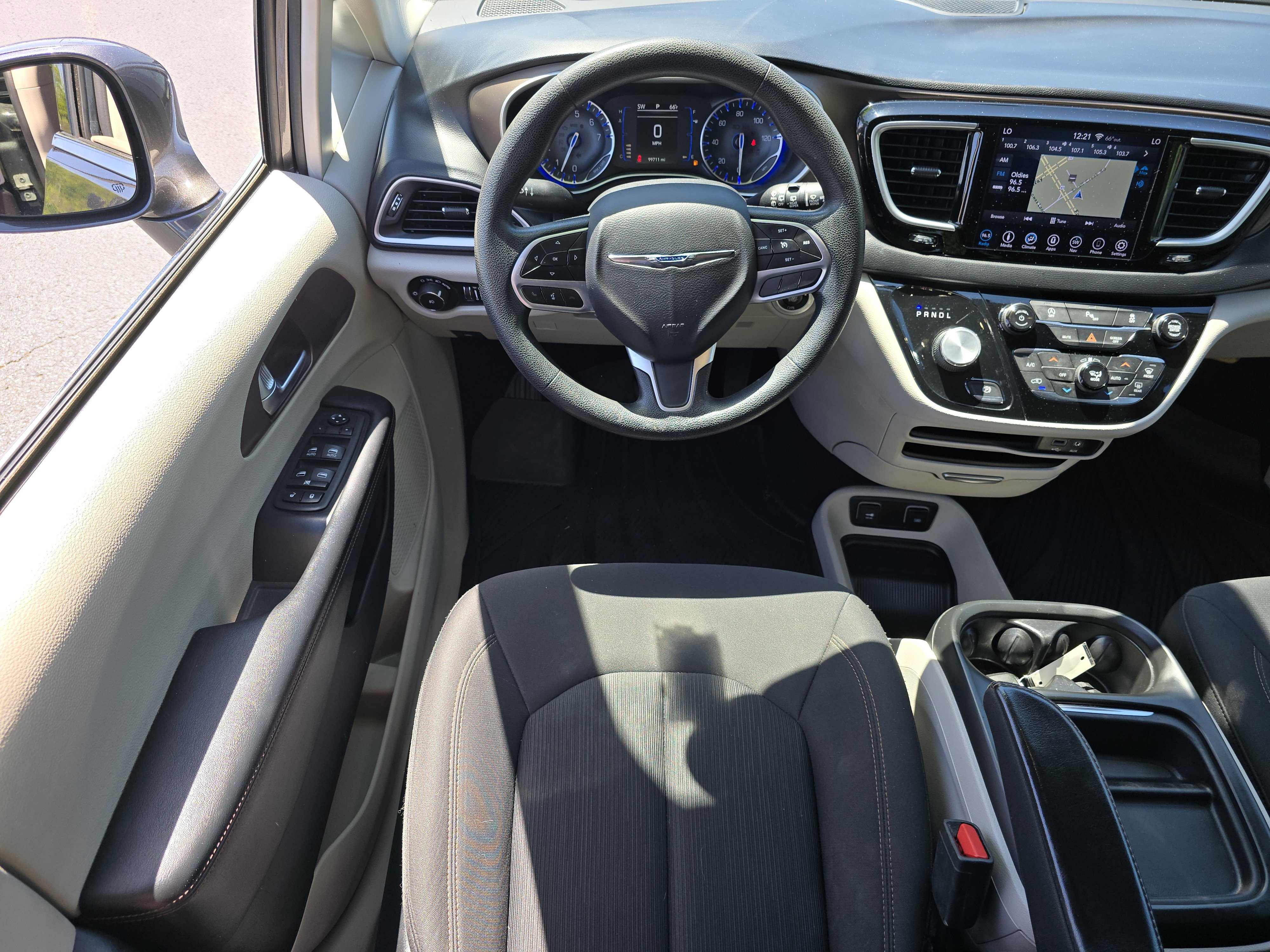 Used 2019 Chrysler Pacifica Touring Plus w/ Tire & Wheel Group FWD image 27