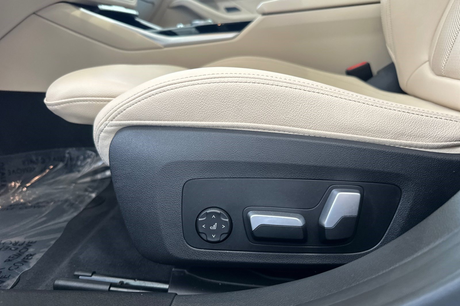 Used 2024 BMW i4 eDrive35 w/ Convenience Package RWD image 14
