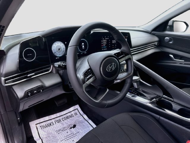 Used 2023 Hyundai Elantra SEL w/ Convenience Package FWD image 10