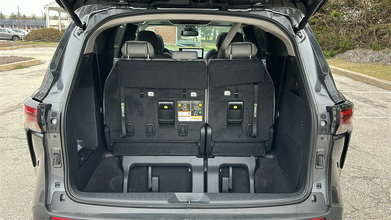 Used 2025 Toyota Sienna XLE w/ XLE Plus Package image 7