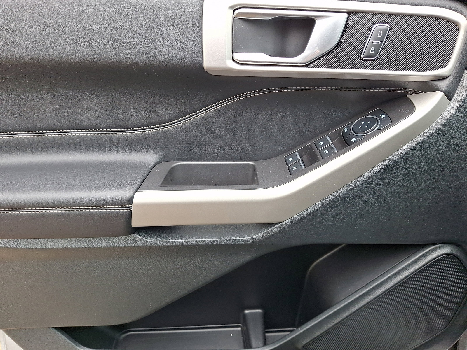 Certified 2023 Ford Explorer XLT image 15
