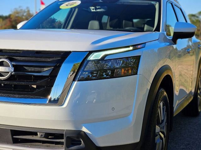 Certified 2025 Nissan Pathfinder SL image 9