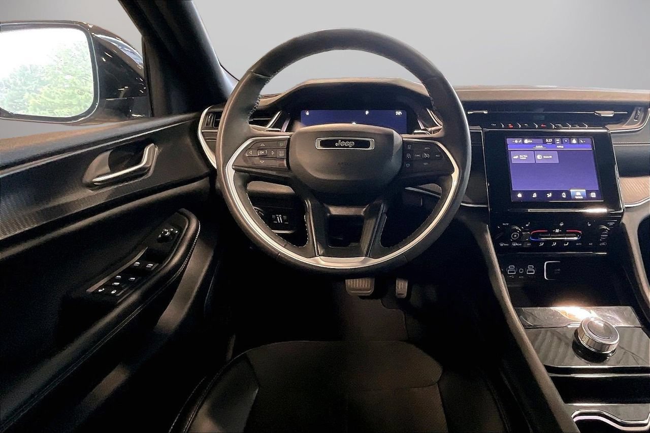 Certified 2023 Jeep Grand Cherokee Altitude AWD/4WD image 12