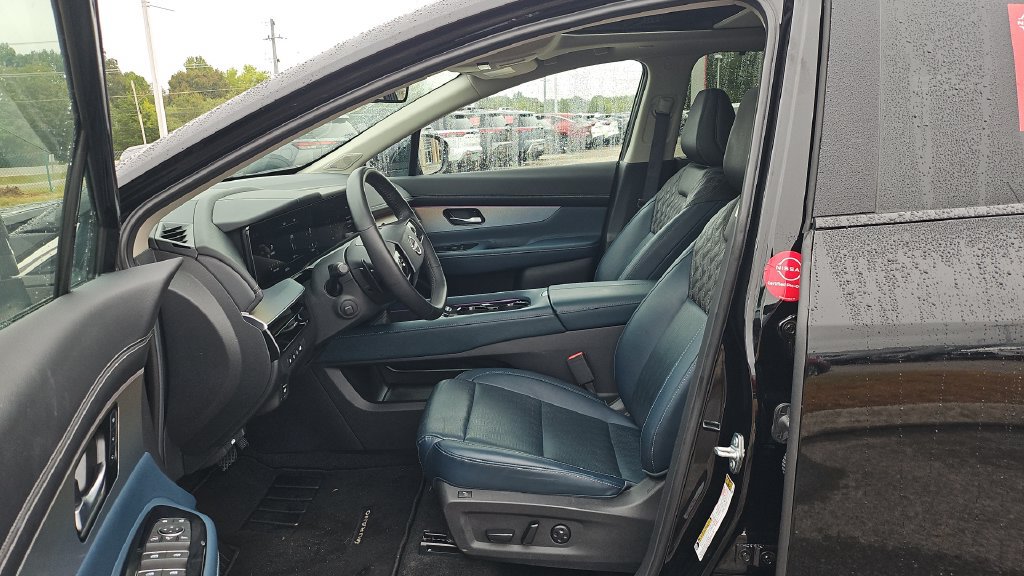 Certified 2025 Nissan Murano Platinum w/ Cargo Package AWD/4WD image 4