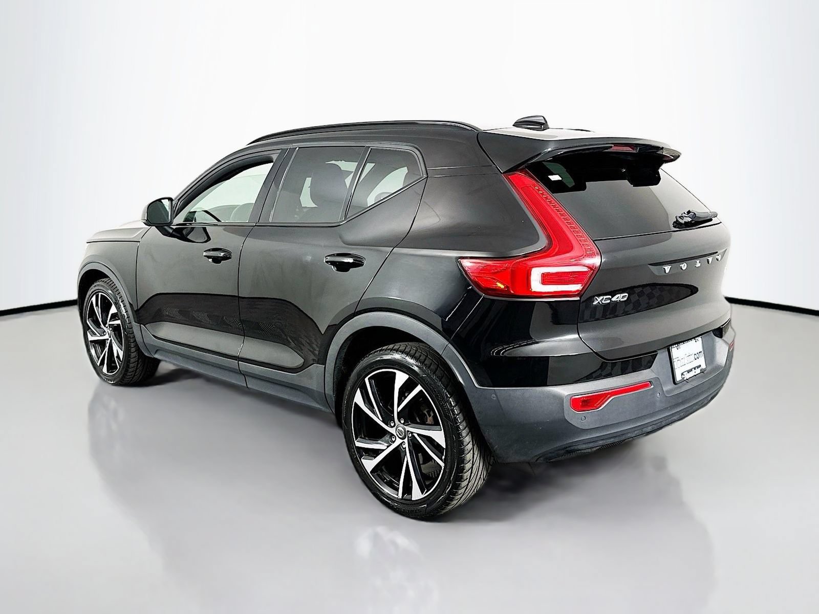 Used 2021 Volvo XC40 T5 R-Design w/ Advanced Package AWD/4WD image 5