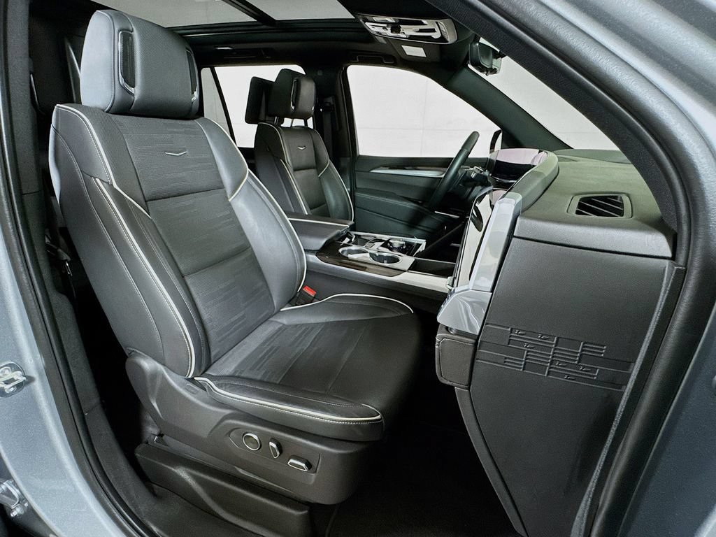 Certified 2025 Cadillac Escalade Premium Luxury AWD/4WD image 30